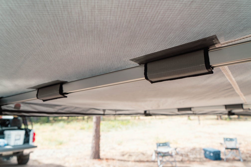 SKY RIDGE 270XL AWNING PASSENGER SIDE WITH MOUNTING BRACKETS Body Armor 4x4