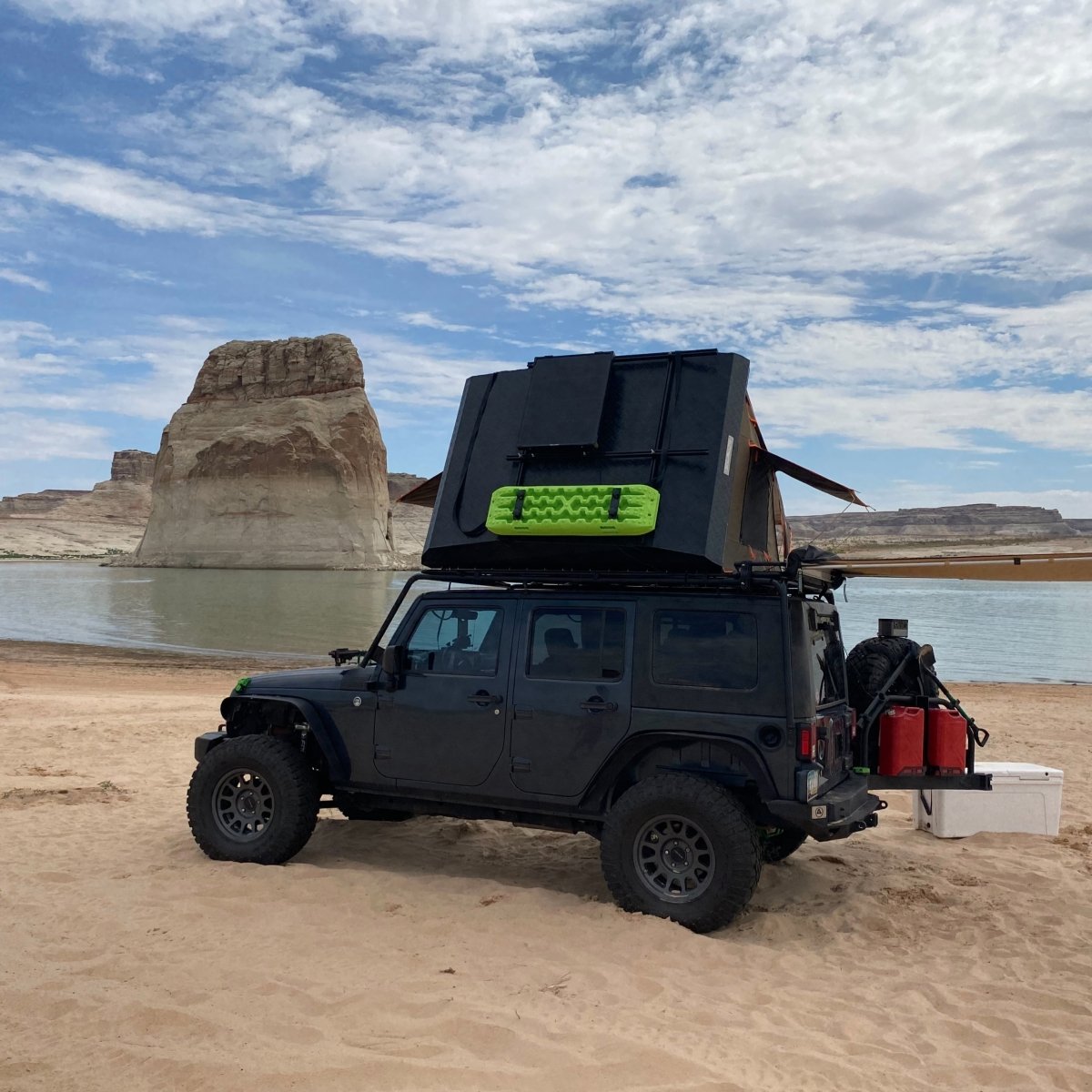 Tuff Stuff STEALTH Hardshell Rooftop Tent, Aluminum, 3-4 Person Tuff Stuff Overland